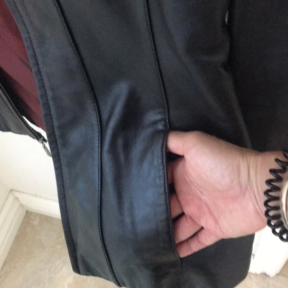 Leather jacket - Picture 4 of 6